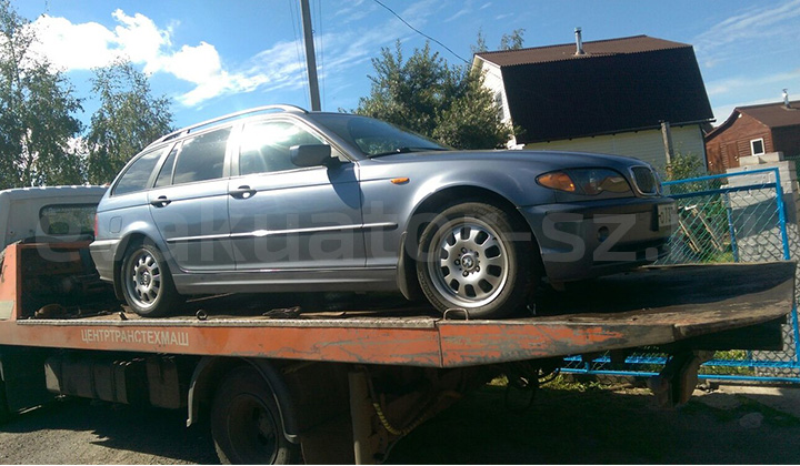 Погрузка BMW на эвакуатор